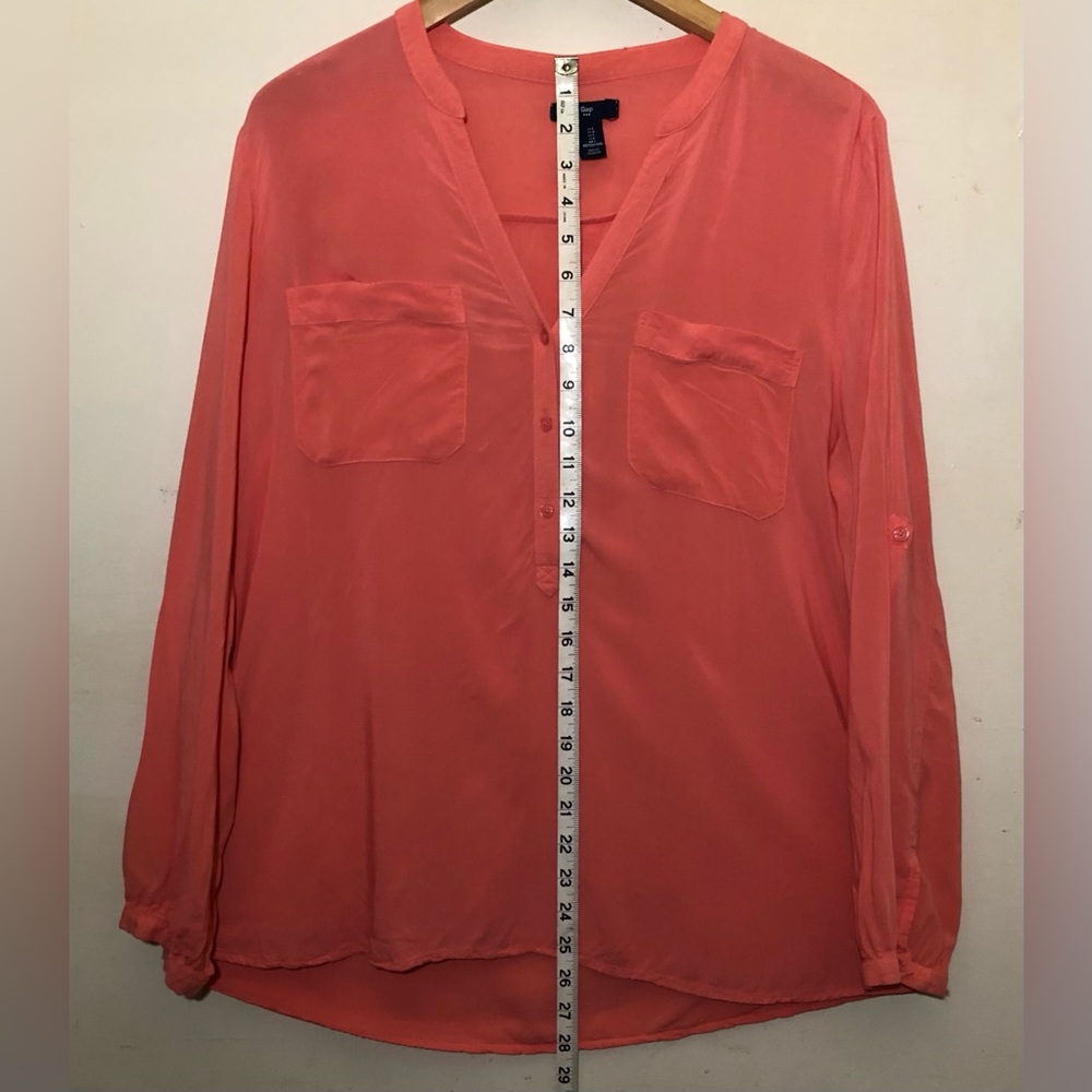 Gap Blouse Size Large Peach Roll up Sleeves V Neck - Picture 6 of 11